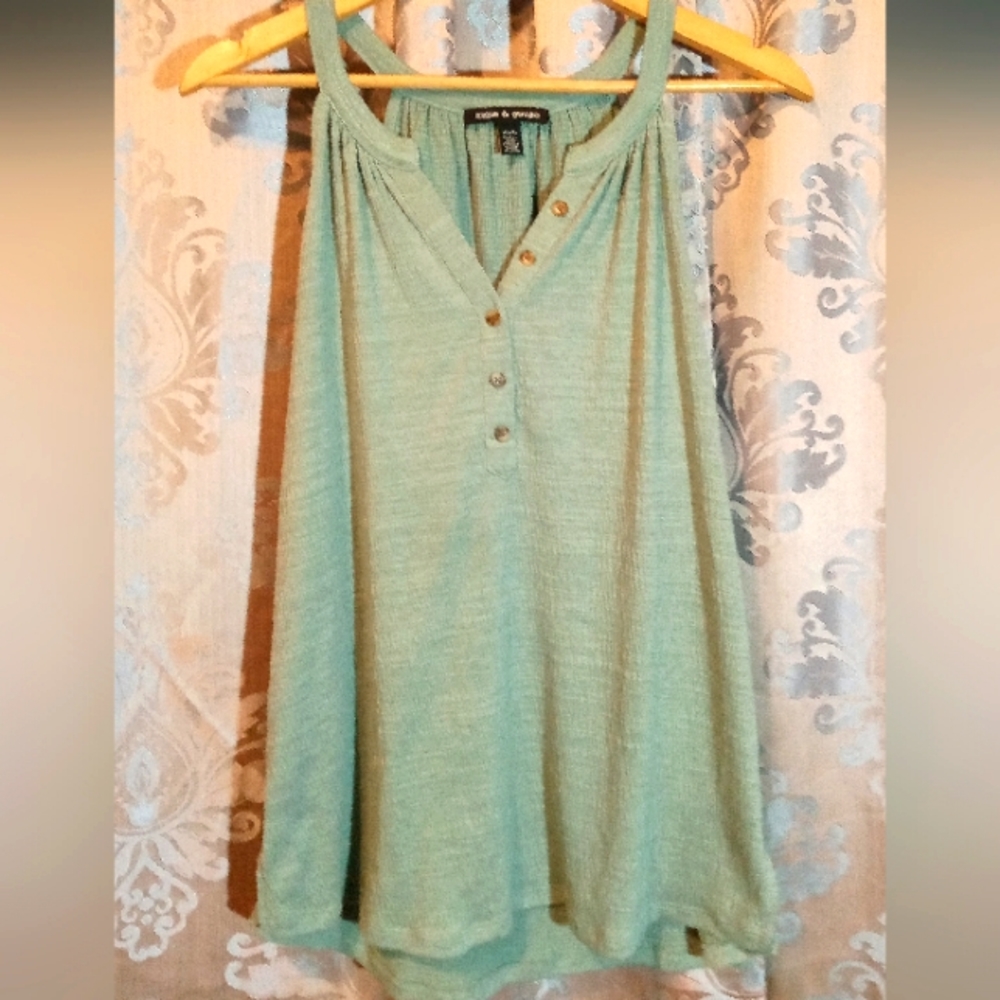 cable & gauge Light Green V neck Tank * Size Medium